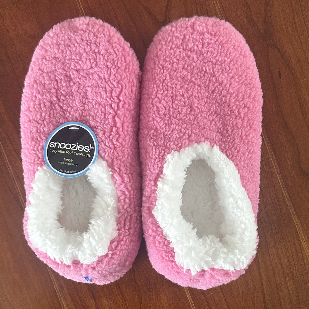 Snoozies Pink Fuzzy Warm Slippers Size L (9-10) New!